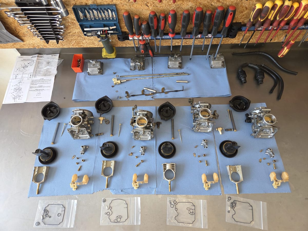 Complete 4-cilinder carburateurset in revisie